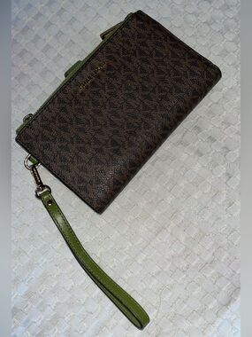 NWOT Michael Kors Logo Wristlet Wallet Brown/Green Double Zip